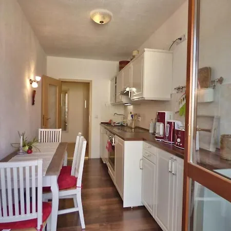 Above The 2 Comfortable פירנה